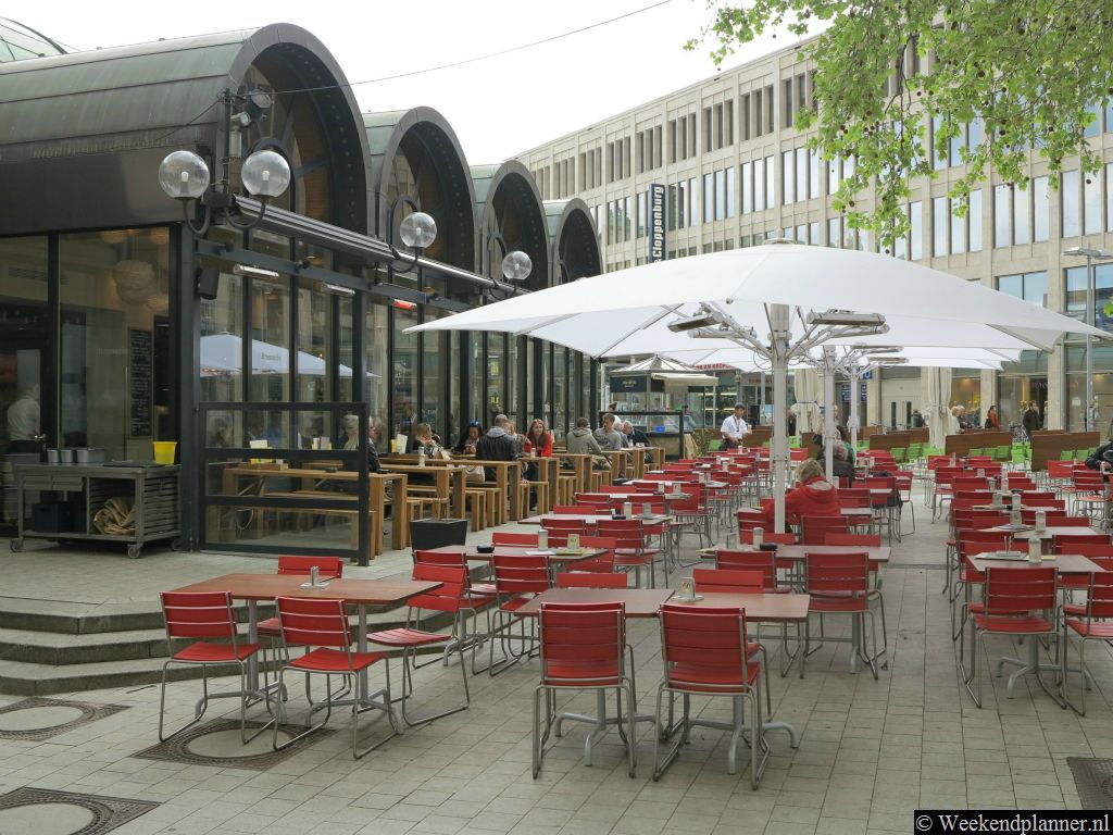 Dit is het Restaurant Kröpcke in de winkelstraat Georgstraße.Tip: Leuke dingen doen in de buurt van Hannover.